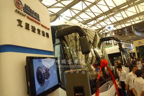 艾里遜變速箱攜手百路佳客車亮相2010上?？蛙囌? width=