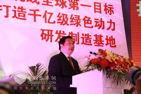 譚旭光在千億級綠的動力戰(zhàn)略規(guī)劃發(fā)布會上莊嚴宣布濰柴挑戰(zhàn)全球第一目標