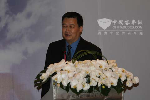 玉柴董事長(zhǎng)高級(jí)技術(shù)顧問(wèn)李勤博士