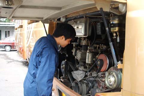 日野發(fā)動機參與兩會交通保障