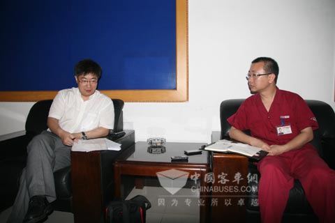 江淮商用車(chē)底盤(pán)營(yíng)銷(xiāo)公司副總經(jīng)理高軍在接受客車(chē)網(wǎng)采訪