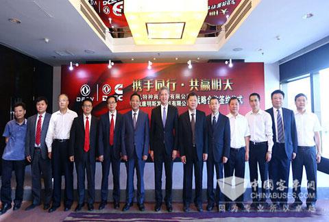 東風康明斯公司與東風特種商用車有限公司簽署戰(zhàn)略合作協(xié)議